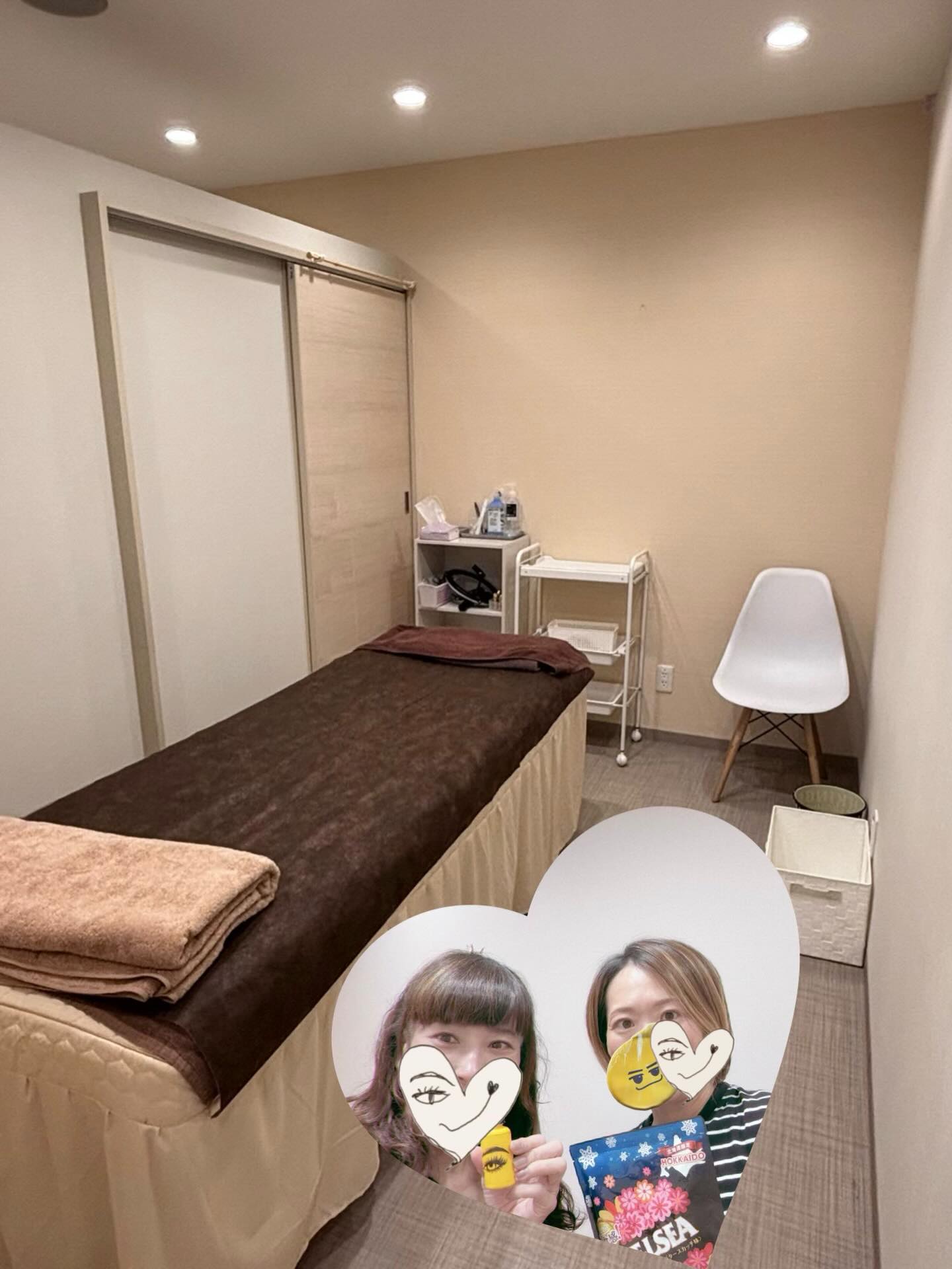 「眉毛で5歳🩶若く見せたい方限定」
可愛くなったー🫧→なりました
若くなったー🫧→-5歳~
顔引き締まった?🫧→何もしてないよ
痩せた?🫧→痩せてません
〰️眉毛一つ変わるだけで〰️
【🫧ー5歳若返る🫧】
大汗かく夏⛲️まもなく目の前です
汗にも強い、若がえられる眉アートメイクにご興味ある方おりましたらお気軽にご連絡ください🎶
𝐁-𝐁𝐑𝐎𝑾
𝐀𝒓𝒕𝐦𝐚𝐤𝐞ꕤ︎︎𝐀𝐤𝐢𝐜𝐨
日本は医師・看護師資格持った人しかアートメイク
できなく医療行為になります🏥
施術場所は提携先のクリニックさんです🎶
一番お近くのクリニックさんご案内いたします
こちらのお客様は神奈川県から来てくださいましたので、とっても綺麗な横浜のクリニックに来ていただきました🎶
初めてお会いしましたが、初対面のかっこいい方の
イメージから可愛い🥰ママに変身して帰られました🎶大切なお顔をお任せ下さりありがとうございました💫
#アートメイク
#アートメイクアイライン
#眉アートメイク
#頭皮アートメイクモニター募集中
#bbrow
施術場所🏥
東京:新宿・恵比寿提携クリニック
神奈川:横浜提携クリニック
北海道、札幌、函館進出間もなくです
オンライン診療:ご相談ください